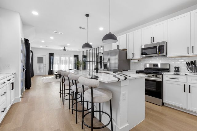 1511 S Barry Avenue, Dallas, TX 75223