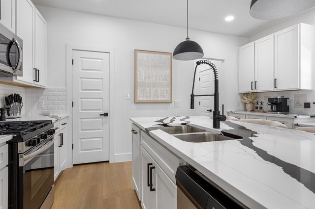 1511 S Barry Avenue, Dallas, TX 75223