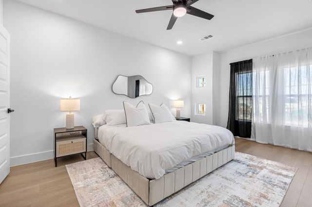 1511 S Barry Avenue, Dallas, TX 75223