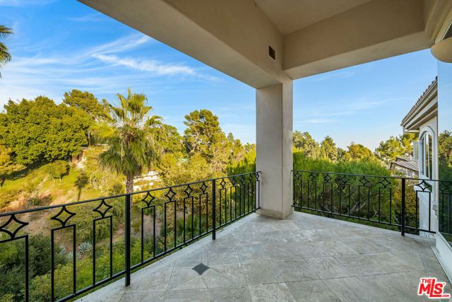 1136 Calle Vista Drive, Beverly Hills, CA 90210