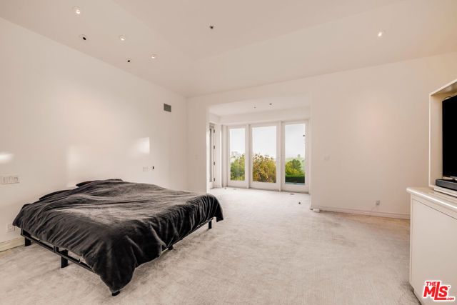 1136 Calle Vista Drive, Beverly Hills, CA 90210