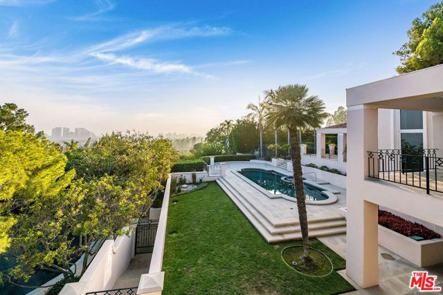 1136 Calle Vista Drive, Beverly Hills, CA 90210