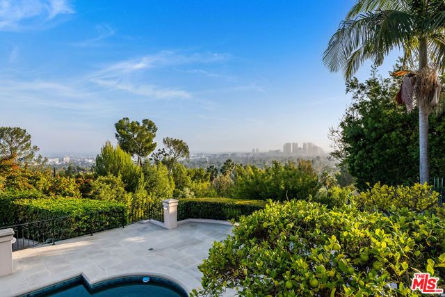 1136 Calle Vista Drive, Beverly Hills, CA 90210