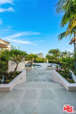 1136 Calle Vista Drive, Beverly Hills, CA 90210