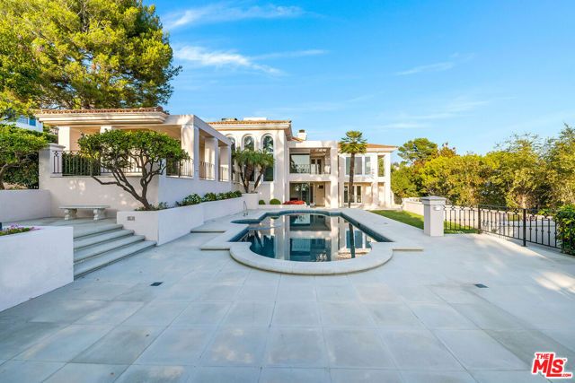 1136 Calle Vista Drive, Beverly Hills, CA 90210