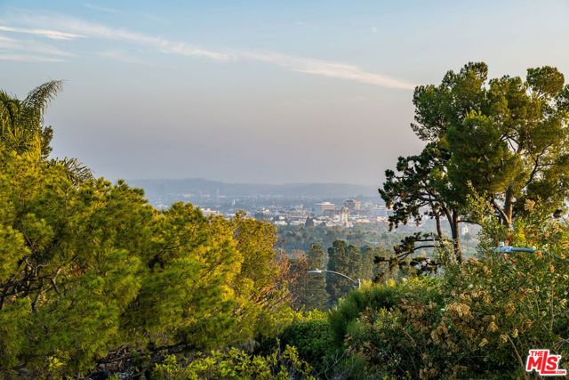 1136 Calle Vista Drive, Beverly Hills, CA 90210