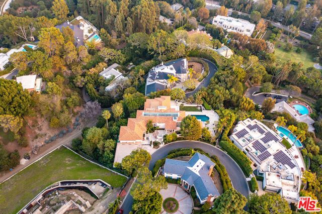 1136 Calle Vista Drive, Beverly Hills, CA 90210