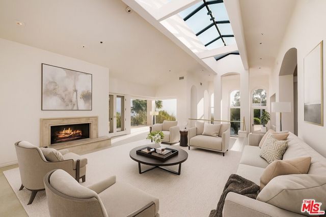 1136 Calle Vista Drive, Beverly Hills, CA 90210