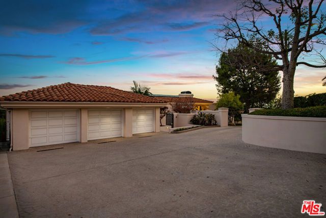 1136 Calle Vista Drive, Beverly Hills, CA 90210