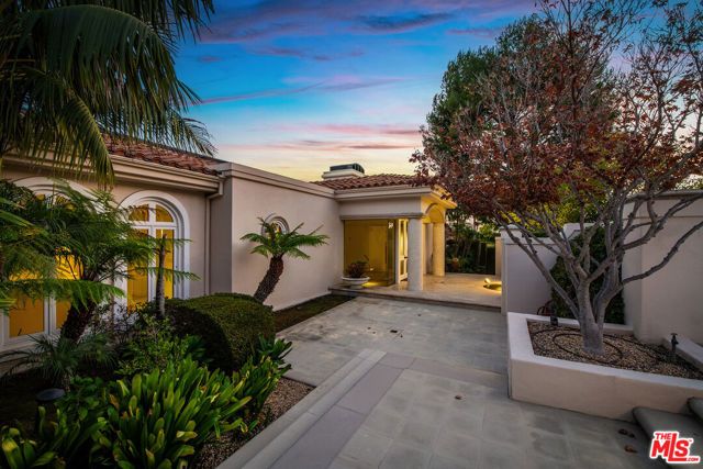 1136 Calle Vista Drive, Beverly Hills, CA 90210