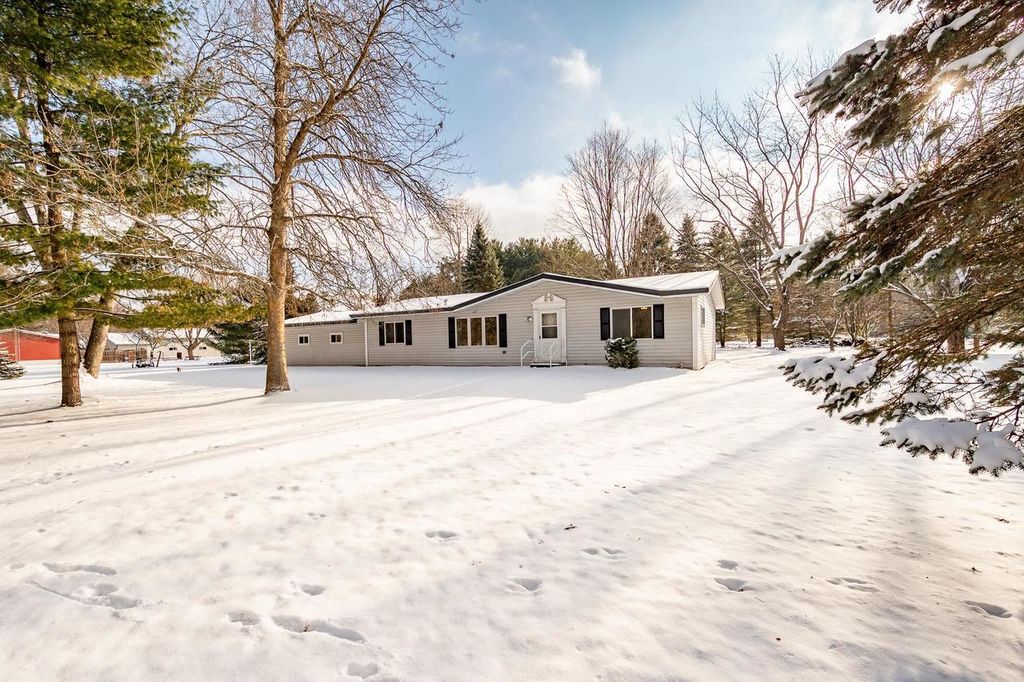 2131 DORAN STREET, Oconto, WI 54153