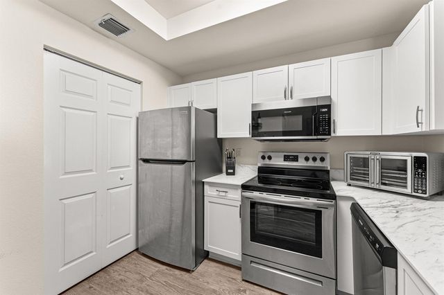 2801 SARENTO Place 102, Palm Beach Gardens, FL 33410