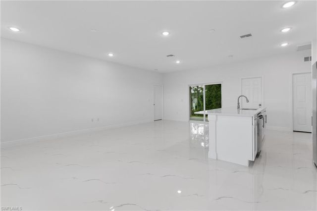1252 Edna ST E, Lehigh Acres, FL 33974