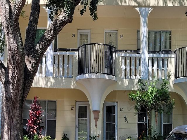 2298 NETHERLANDS DRIVE 32, Clearwater, FL 33763