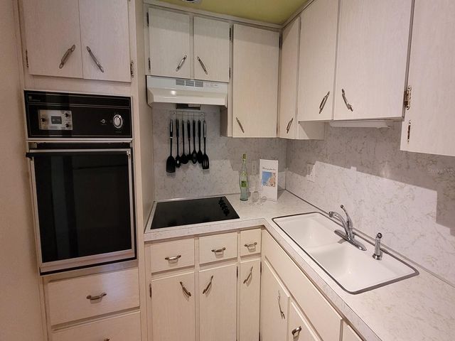 2298 NETHERLANDS DRIVE 32, Clearwater, FL 33763