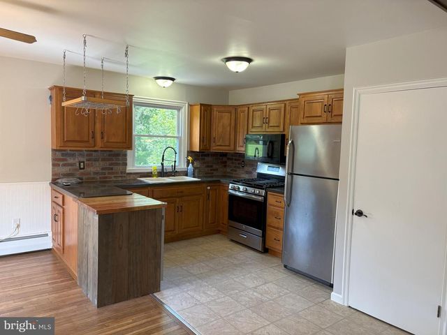 147 SIEGER RD, Kutztown, PA 19530