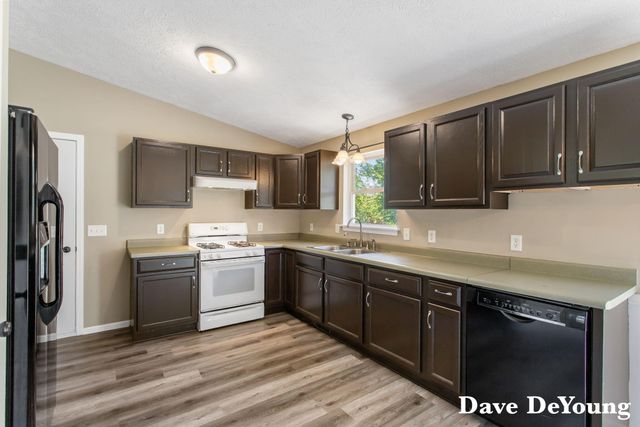 6756 119th Avenue, Fennville, MI 49408