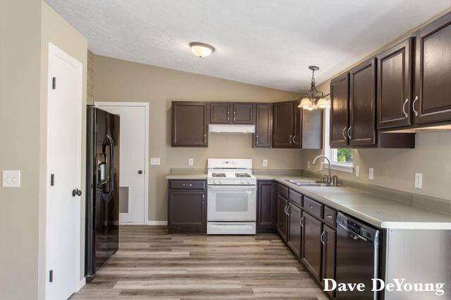 6756 119th Avenue, Fennville, MI 49408