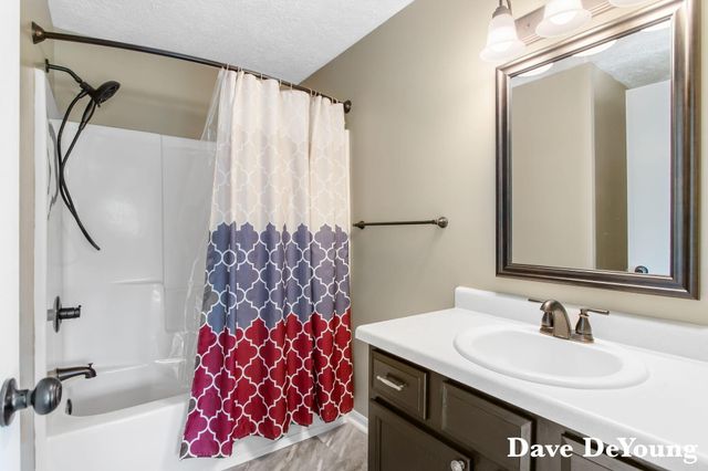6756 119th Avenue, Fennville, MI 49408
