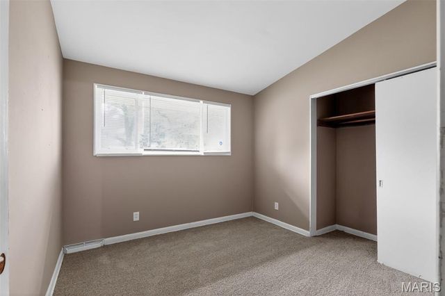 10836 Hallstead Drive, St Louis, MO 63136