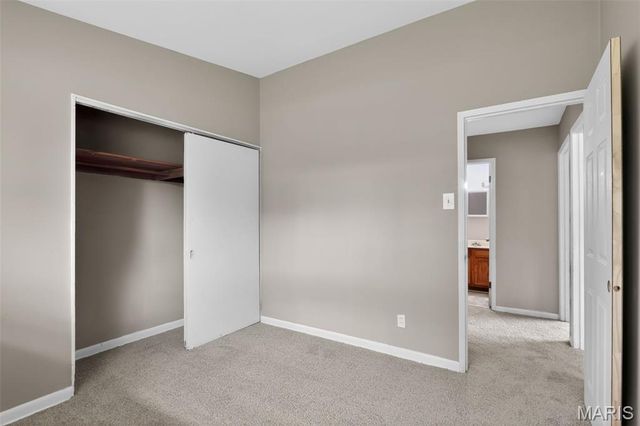 10836 Hallstead Drive, St Louis, MO 63136