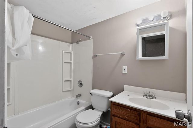 10836 Hallstead Drive, St Louis, MO 63136