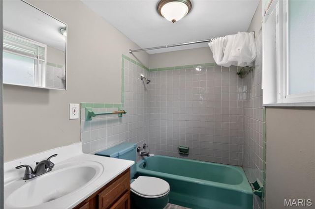 10836 Hallstead Drive, St Louis, MO 63136