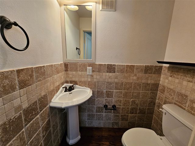 1872 Summit Avenue, Dallas, TX 75206