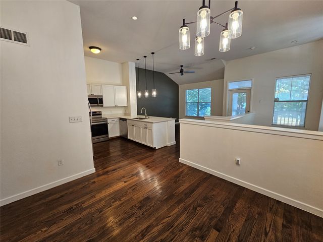 1872 Summit Avenue, Dallas, TX 75206