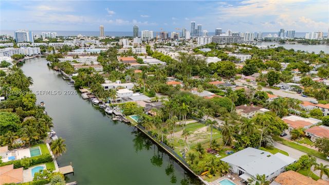 1415 Marseille Dr, Miami Beach, FL 33141