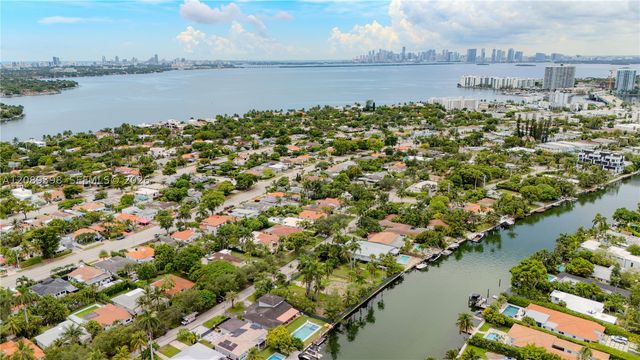 1415 Marseille Dr, Miami Beach, FL 33141