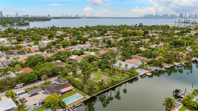 1415 Marseille Dr, Miami Beach, FL 33141