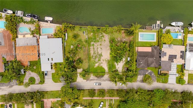 1415 Marseille Dr, Miami Beach, FL 33141