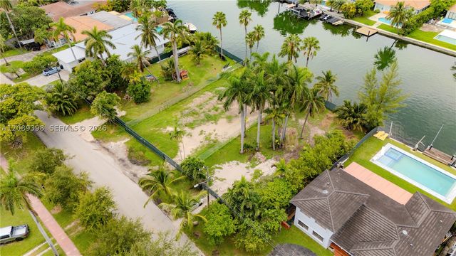 1415 Marseille Dr, Miami Beach, FL 33141