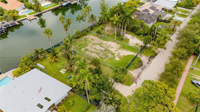 1415 Marseille Dr, Miami Beach, FL 33141