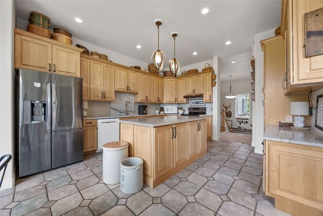 936 Willow Ln, Lisbon, IA 52253