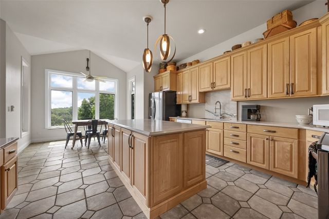 936 Willow Ln, Lisbon, IA 52253