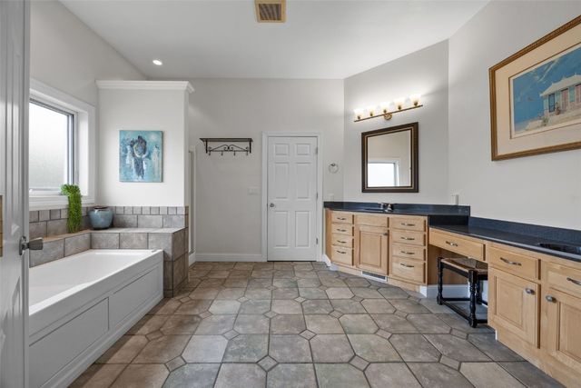 936 Willow Ln, Lisbon, IA 52253