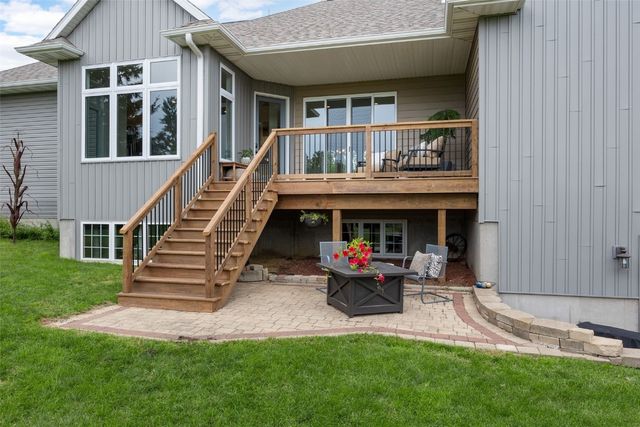 936 Willow Ln, Lisbon, IA 52253