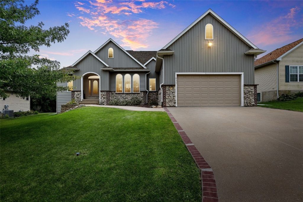 936 Willow Ln, Lisbon, IA 52253