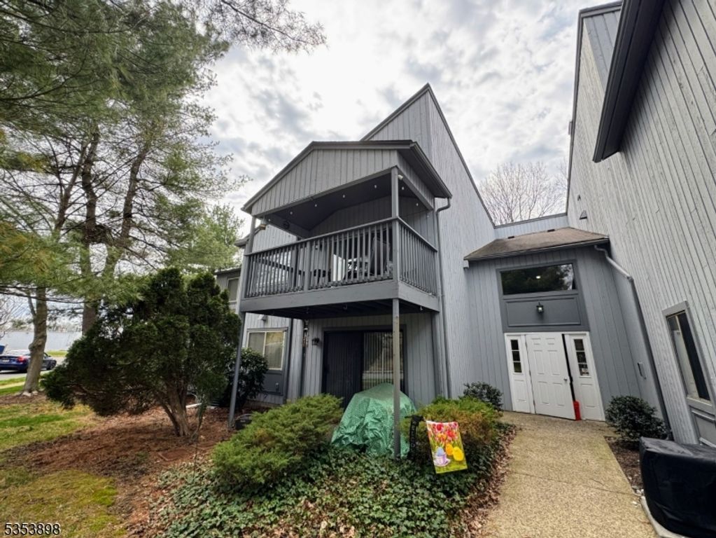 7 Drake Ln, Roxbury Twp., NJ 07852