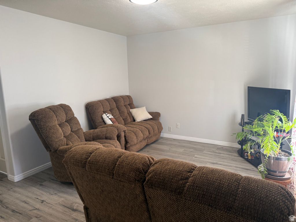 Image 2 of property listing at 288 N PEACH ST, Santaquin, UT 84655