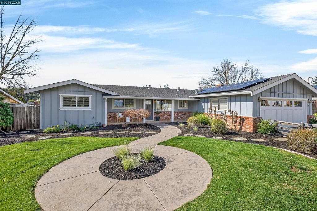 Image 2 of property listing at 19 19 Lance Ct, Moraga, CA 94556