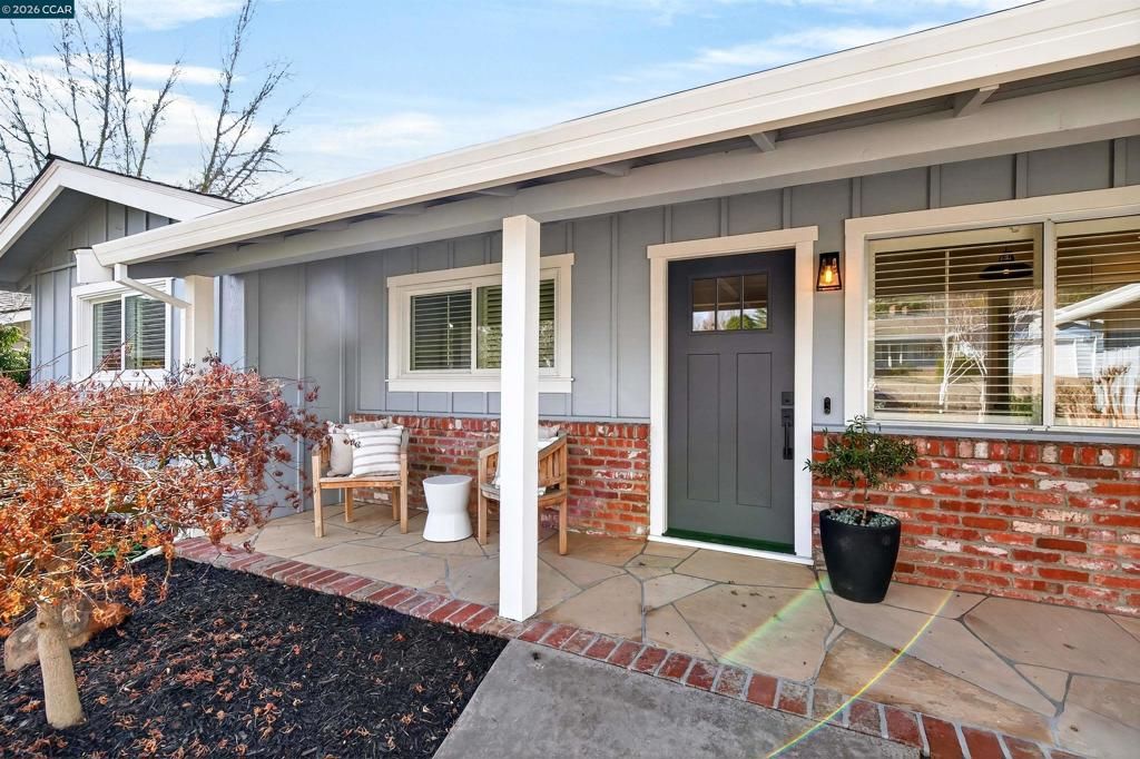 Image 3 of property listing at 19 19 Lance Ct, Moraga, CA 94556