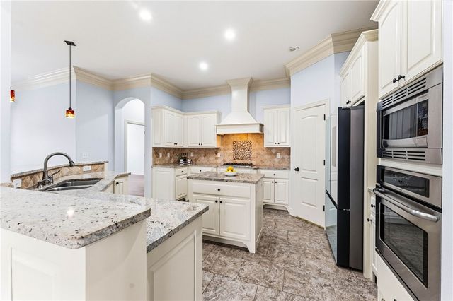1407 SW Wisteria Avenue, Bentonville, AR 72713