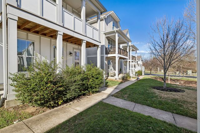 743 Cottage Park Dr, Nashville, TN 37207
