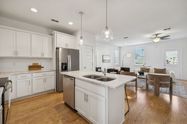 743 Cottage Park Dr, Nashville, TN 37207