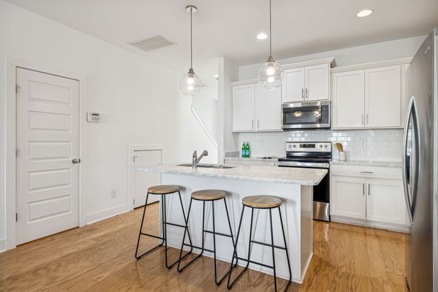 743 Cottage Park Dr, Nashville, TN 37207