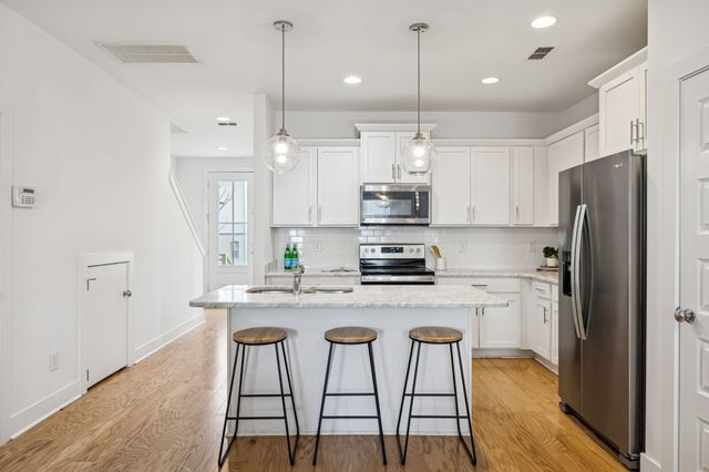 743 Cottage Park Dr, Nashville, TN 37207