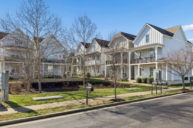 743 Cottage Park Dr, Nashville, TN 37207